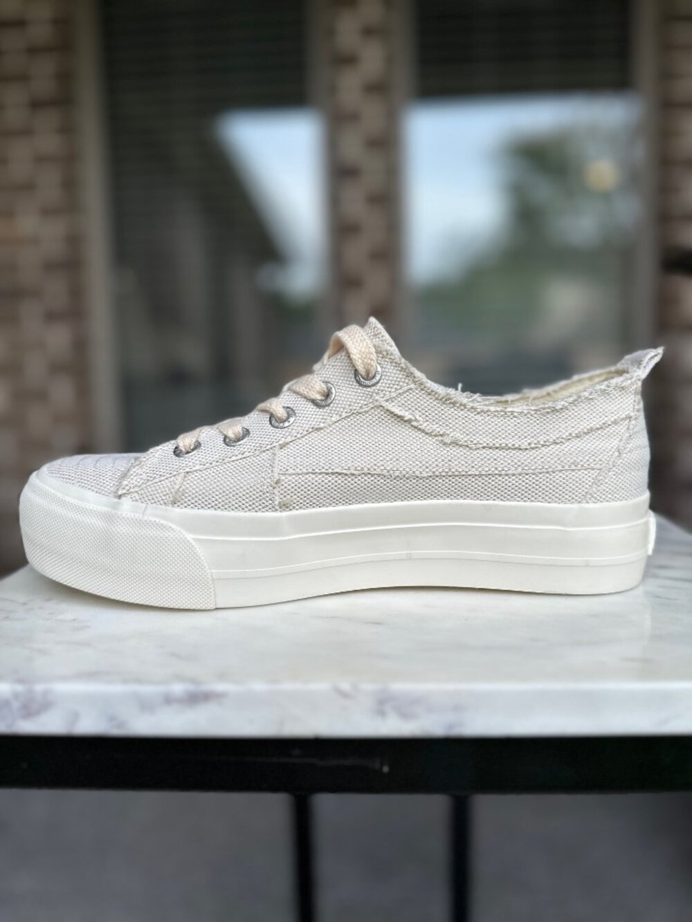 Blowfish Malibu Sadie-Sun Floral Sneakers Embroidery Cream Women's Size 10 NEW - Picture 5 of 14